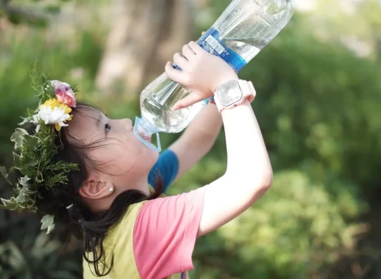 PFAS, eau en bouteille : Ce que Vous Devez Savoir